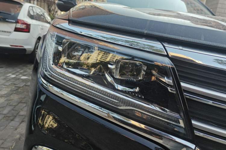 Used Roewe RX8 2019 30T Smart Connectivity Two-Wheel Drive Supreme Flagship Edition