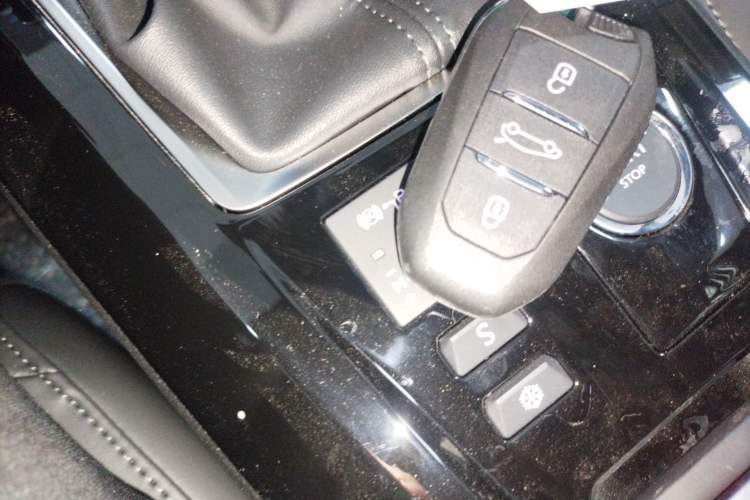 Used Peugeot 408 2022 1.6T Light-Chasing Edition
