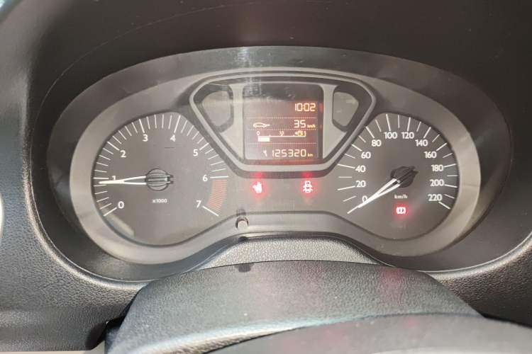 Used Citroen Elysee 2015 Zhishang Edition 1.6L Manual Fashion Model
