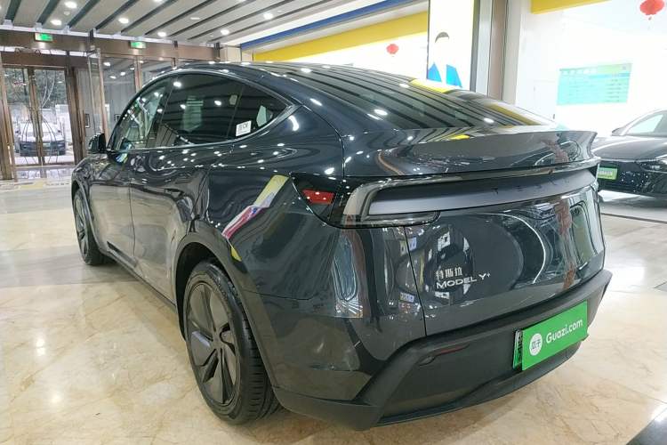 Used Tesla Model Y 2025 Long-Range All-Wheel-Drive Version