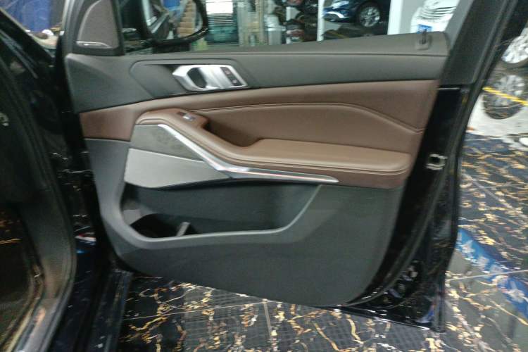 Used BMW X5 2022 Restyled xDrive 30Li Luxury Version M Sport Package
