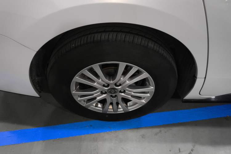 Used Toyota Sienna 2021 2.5L Hybrid Premium Edition
