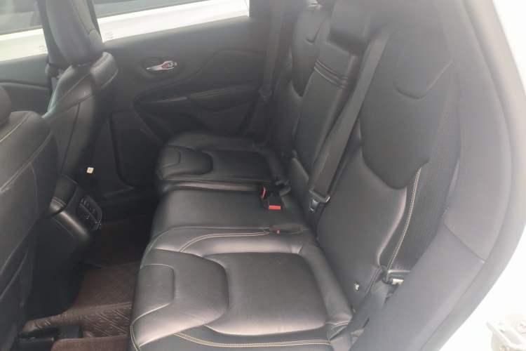 Used  Cherokee 2017 2.0L Superior Edition