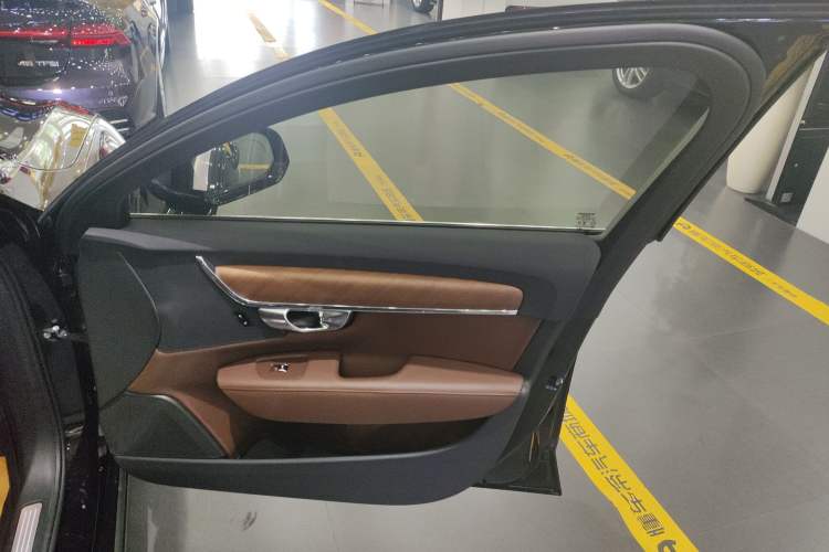 Used Volvo S90 2024 B5 Zhiyi Luxury Edition
