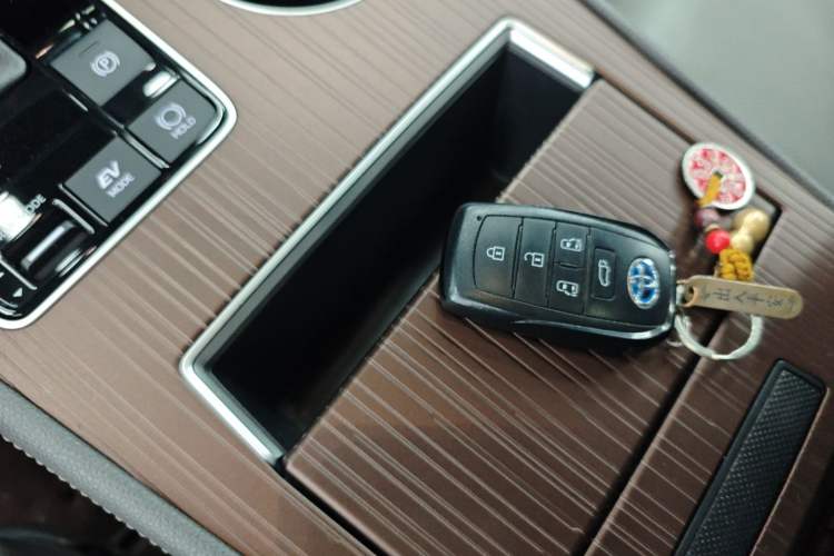 Used Toyota Granvia 2023 2.5L Hybrid Prestige PLUS Edition