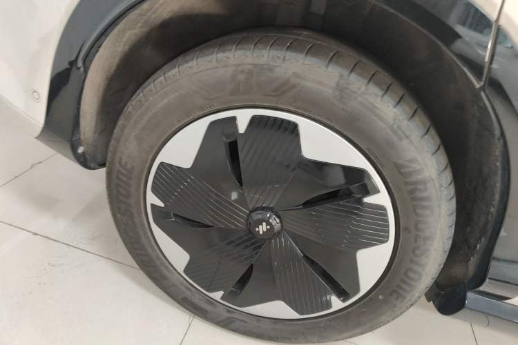 Used  LS7 2023 77 kWh Urban Fit Rear-Wheel Drive