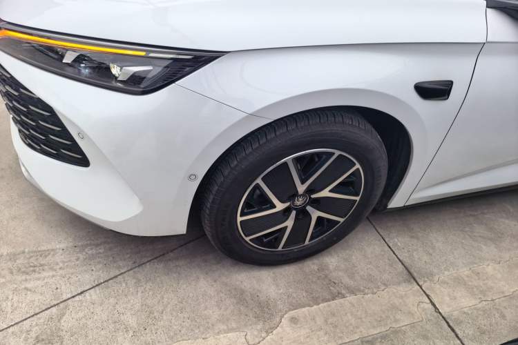 Used BYD Qin L 2025 DM-i Smart Drive 120KM Leading Model