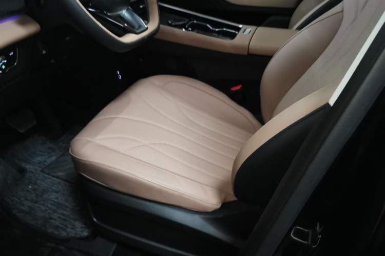 Used Chery Tiggo 8 L 2024 2.0T Two-Wheel-Drive Luxury Version 7 Seats