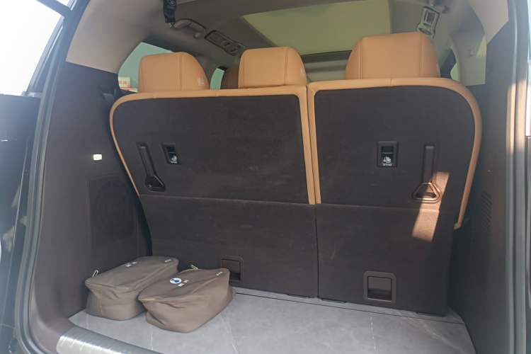 Used Denza D9 2025 DM-i Smart Drive 1020 Four-Wheel Drive Premium Model