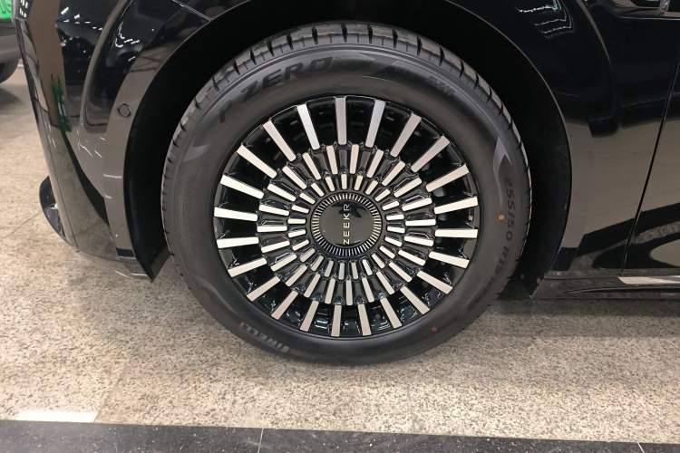 Used Zeekr 009 2024 Six-Seat Executive Version 4WD 108 kWh
