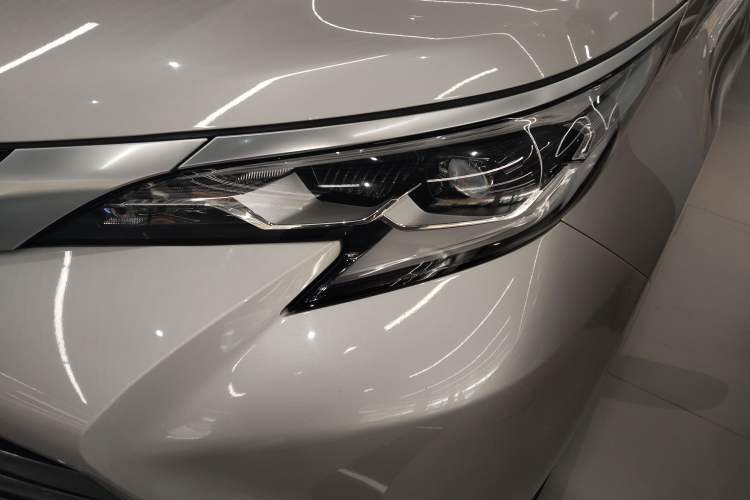 Used Toyota Sienna 2021 2.5L Hybrid Premium Edition
