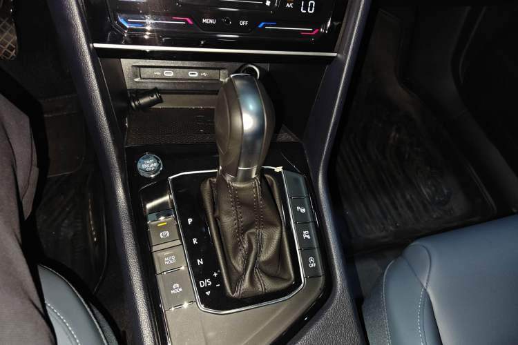 Used Volkswagen Tharu 2024 300TSI Two-Wheel-Drive Moon Luxury Edition
