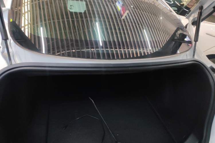 Used Tesla Model 3 2019 Long-Range All-Wheel-Drive Version
