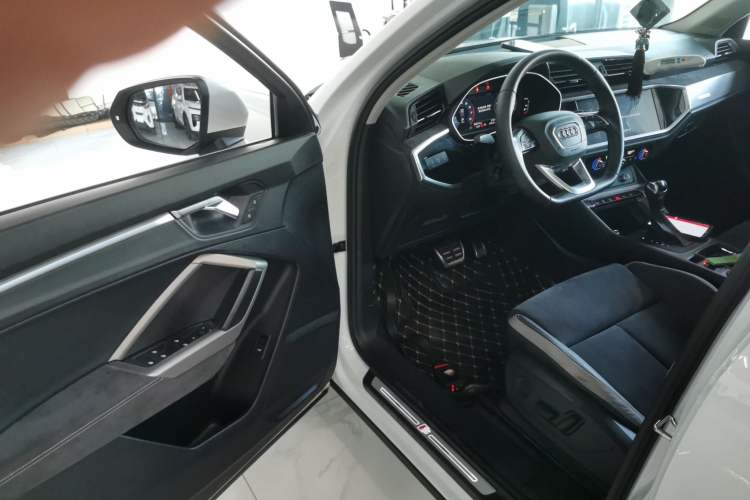 Used Audi Q3 2021 40 TFSI Fashion Dynamic Model
