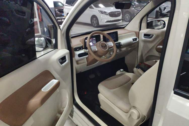 Used Wuling Hongguang MINIEV 2024 3rd Generation 215km Advanced Version
