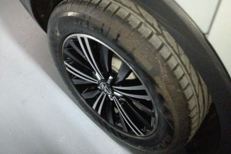 Used Volkswagen Tiguan L 2021 280TSI Automatic Two-Wheel Drive Smart Edition
