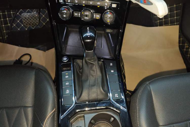 Used Volkswagen Passat 2019 330TSI Prestige Edition China VI Standard