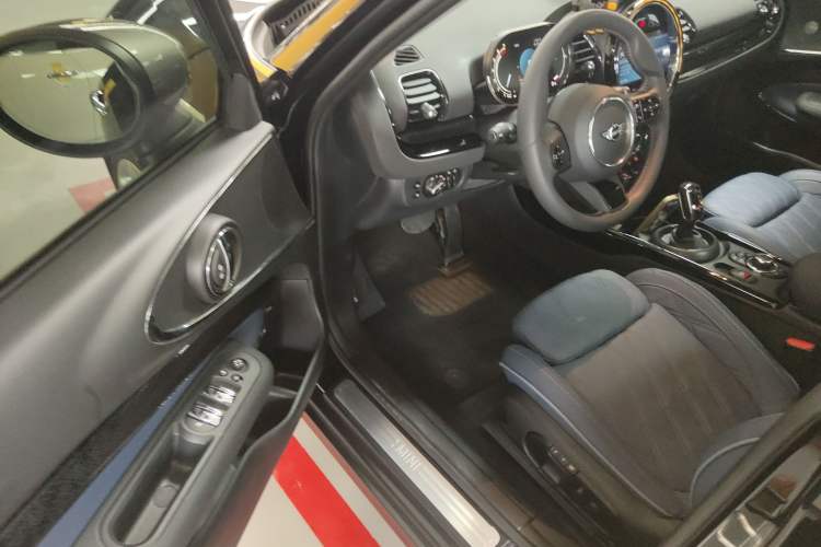 Used  Clubman 2023 1.5T COOPER Connoisseur
