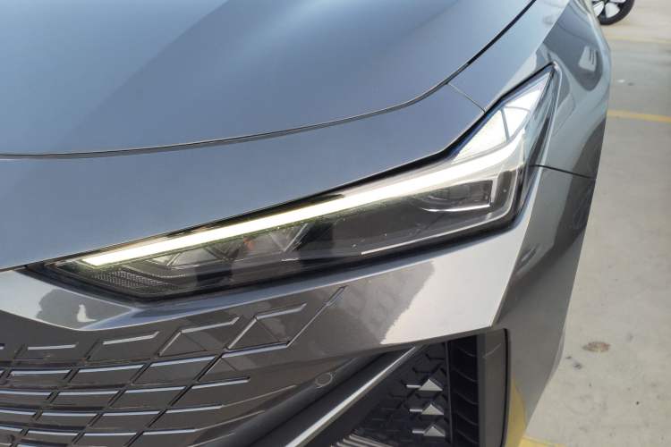 Used Changan UNI-V 2022 1.5T Prestige Version
