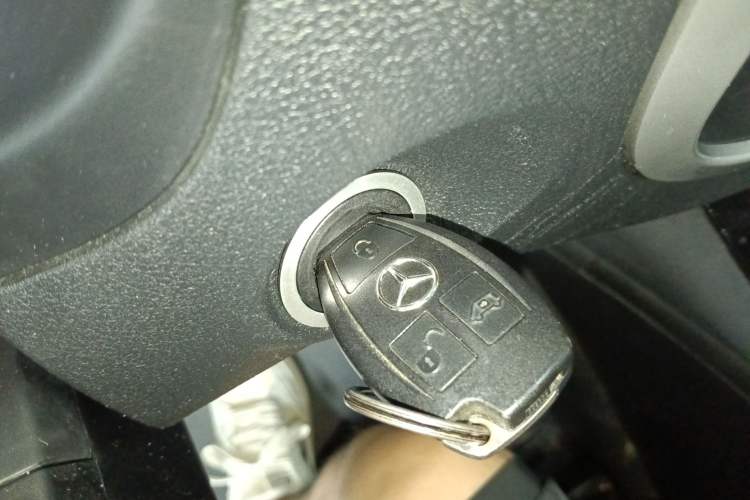 Used Mercedes-Benz Vito 2018 2.0T Elite Version 7 Seats China VI Emission Standard