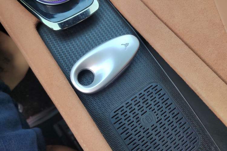 Used VOYAH PASSION 2024 PHEV Four-Wheel Drive Ultra-Long Range Flagship Model
