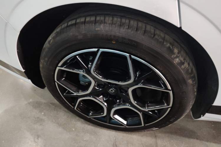 Used  A07 2025 Blue Whale Extended-Range 230 Prestige Model