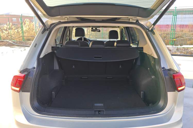 Used Volkswagen Tiguan L 2019 Updated Version 330TSI Automatic Two-Wheel Drive Panoramic Comfort Edition China VI Standard
