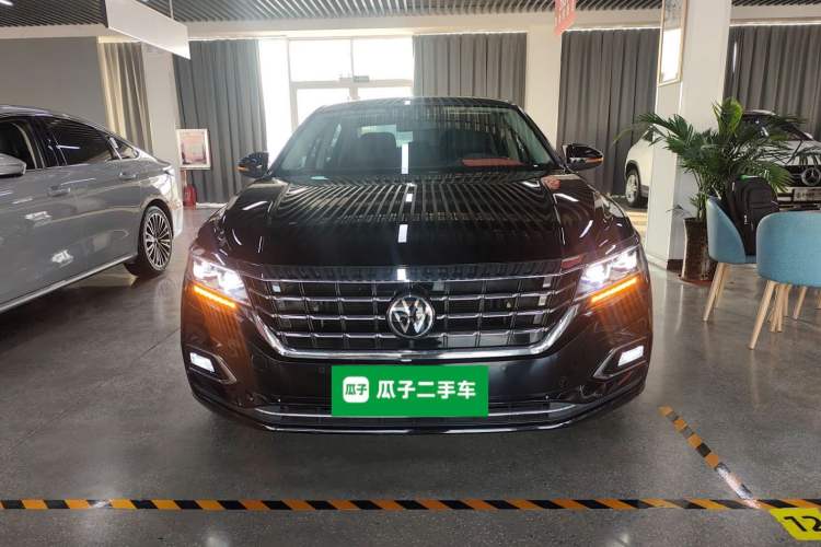 Used Volkswagen Passat 2020 Revised Version 330TSI Luxury Edition China VI Standard
