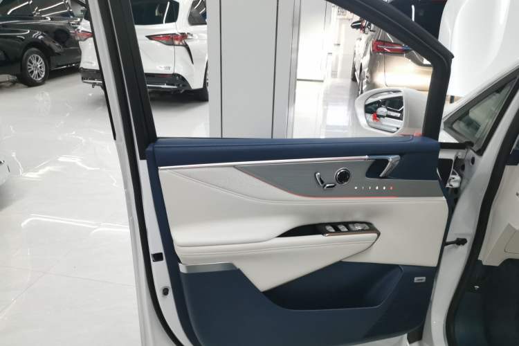 Used Buick GL8 New Energy 2024 Lu Zun Luxury Edition 7-Seater
