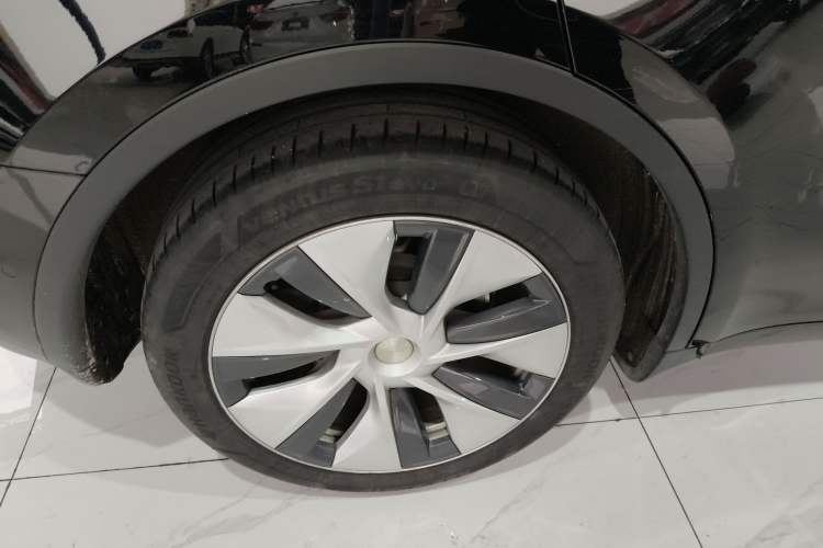 Used Tesla Model Y 2021 Long-Range All-Wheel-Drive Version 3D7