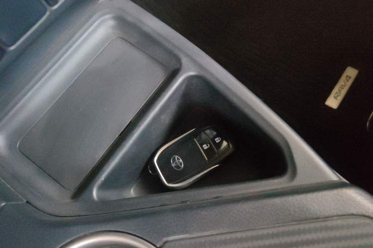 Used Toyota RAV4 2015 2.5L Automatic 4x4 Elite Edition
