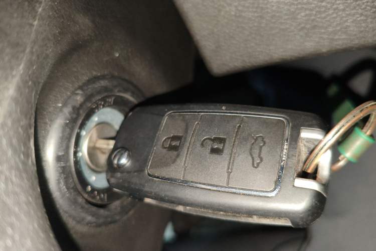 Used FORTHING Lingzhi 2023 M5L 1.6L Base Model 7 Seats
