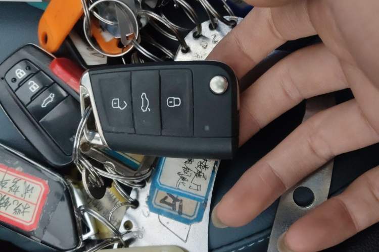 Used Volkswagen Tharu 2023 300TSI Two-Wheel-Drive Moon Luxury Edition
