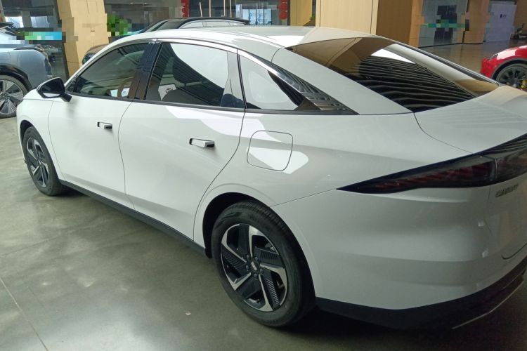 Used  L6 2024 125km PLUS Dragon Edition
