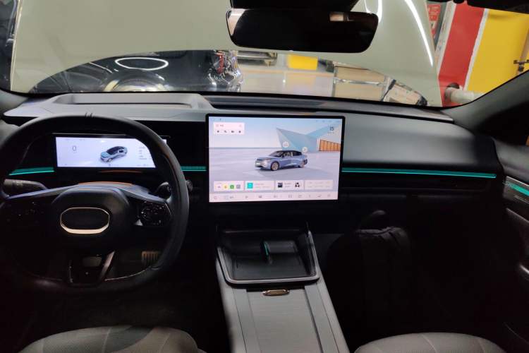 Used Lynk & Co 07 2024 EM-P 126 Long-Range Halo
