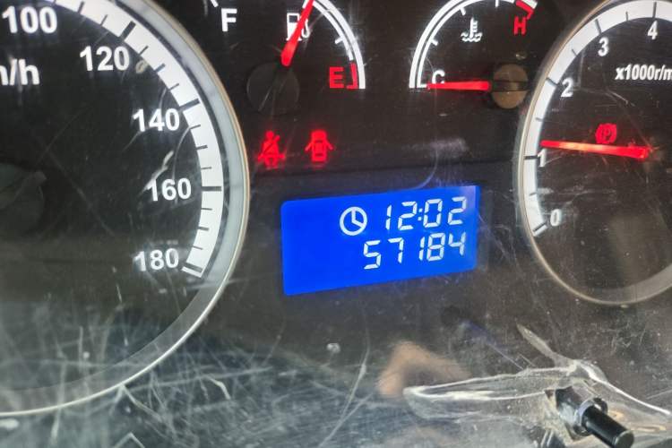 Used Foton Scenic G9 2021 2.4L Gasoline Commercial Version Long Wheelbase High Roof 6-Seater with Clear Windows Model 4K22D4M
