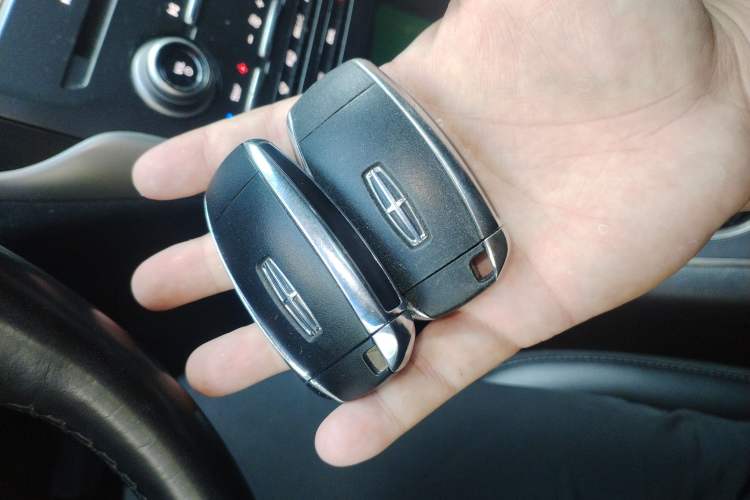 Used Lincoln MKC 2017 2.0T Two-Wheel Drive Deluxe Edition
