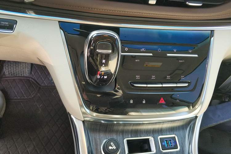 Used Buick GL8 2023 Land Executive Class Comfort Model