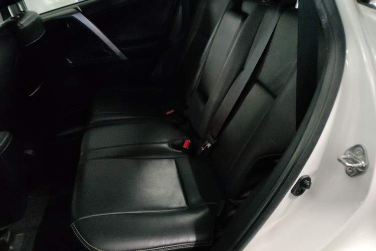 Used Toyota RAV4 2016 2.0L CVT Two-Wheel Drive Urban Edition China V Standard