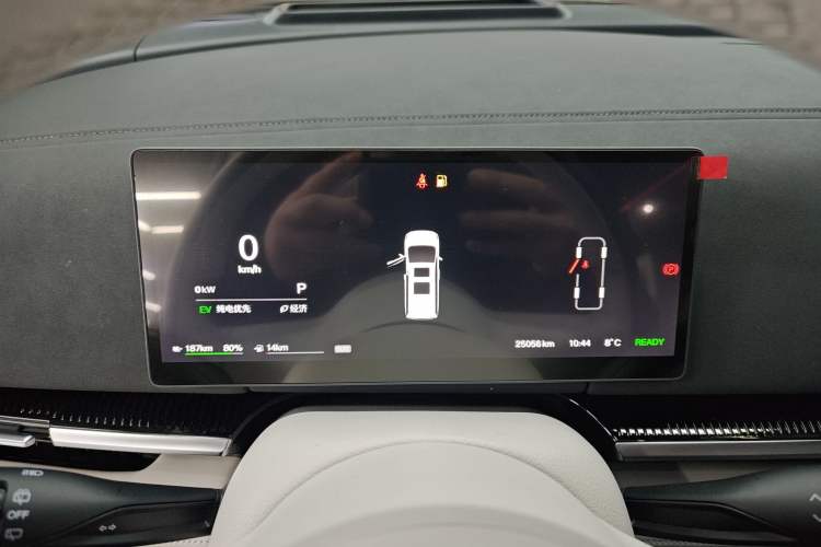 Used VOYAH Dream 2025 PHEV Four-Wheel Drive Prestige Kunpeng Edition