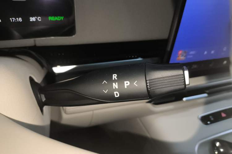 Used VOYAH Dream 2025 PHEV Four-Wheel Drive Prestige Kunpeng Edition
