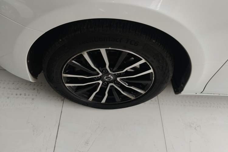 Used Volvo V40 2017 T3 Zhiyi Edition
