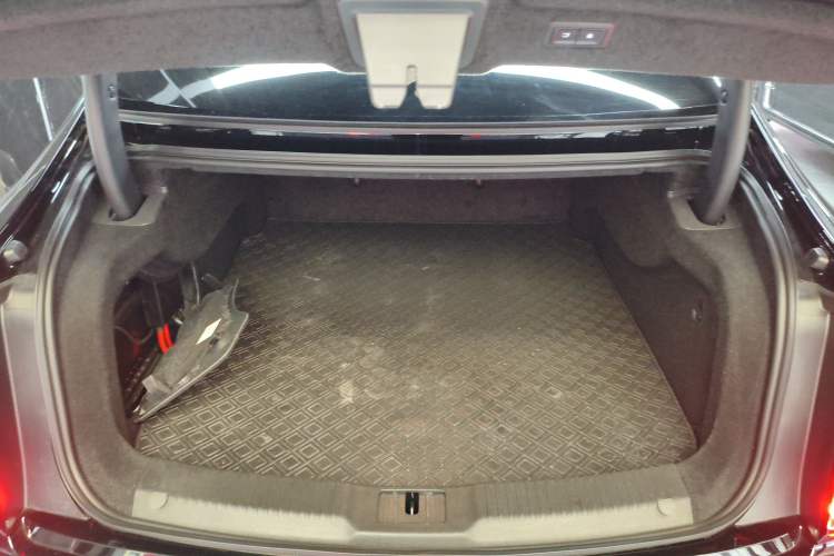 Used Hongqi H9 2024 2.0T Qixiang Luxury Business Edition