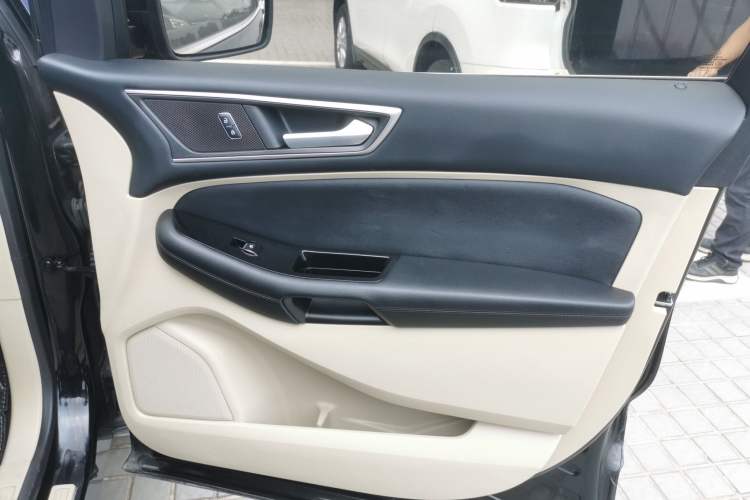 Used Ford Edge 2020 EcoBoost 245 Two-Wheel-Drive Titanium 5-Seater
