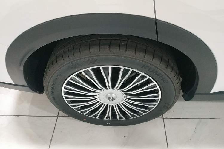 Used Chery Tiggo 8 L 2024 2.0T Two-Wheel-Drive Luxury Version 7 Seats
