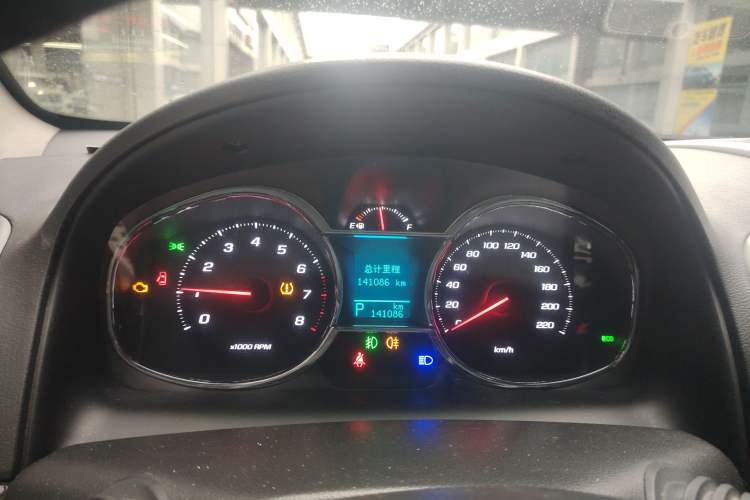 Used Chevrolet Captiva 2015 2.4L 4x4 Flagship Edition 7-Seater
