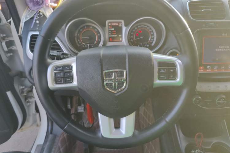 Used Dodge Journey 2013 2.4L Two-Wheel Drive Luxury Version
