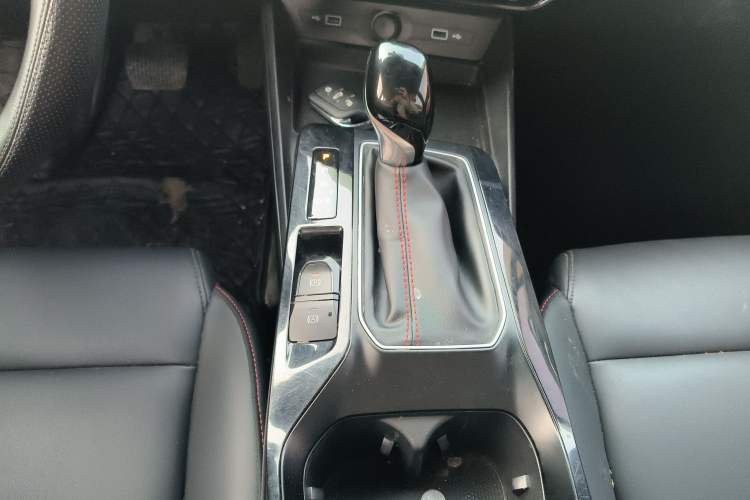 Used MG 5 2022 180 DVVT CVT Youth Luxury Edition
