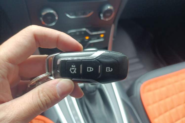 Used Ford Edge 2016 EcoBoost 245 Two-Wheel-Drive Titanium 7-Seater
