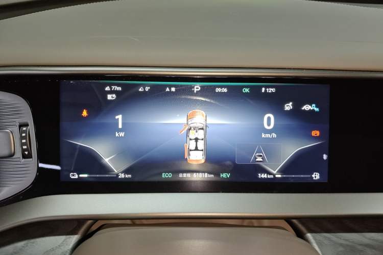 Used Denza D9 2022 DM-i 1040 Prestige Model